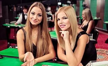 Hình ảnh đội ngũ hỗ trợ khách hàng chuyên nghiệp của f789 game sẵn sàng phục vụ 24/7.